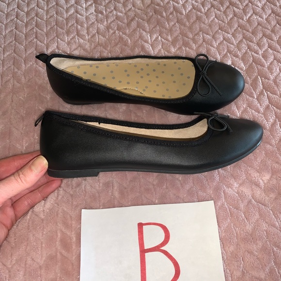 Virtually brand new! Cat & Jack Ballet slipper shoes/ faux leather w bow. Sz 4 - Picture 10 of 10